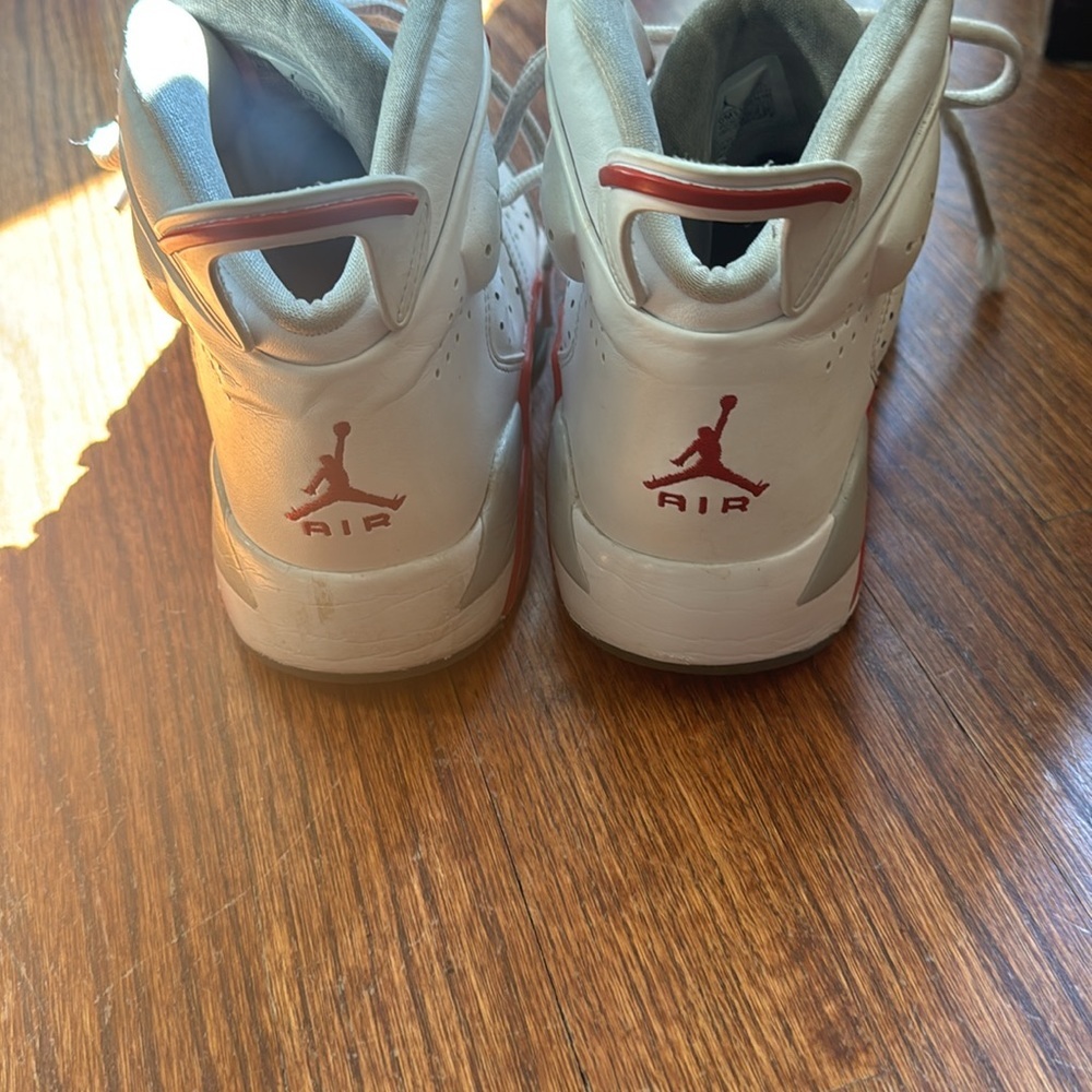 Nike Jordans Sz 6.5 Boys White/Red‎ Sneaker Shoes - Picture 6 of 9